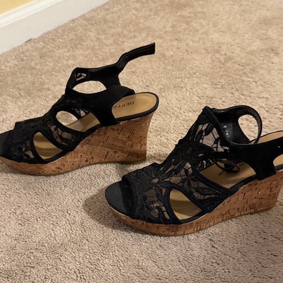 Chic Black Lace Women's Sandals - Picture 3 of 5